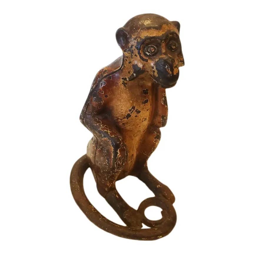 Cast-iron outlet monkeys